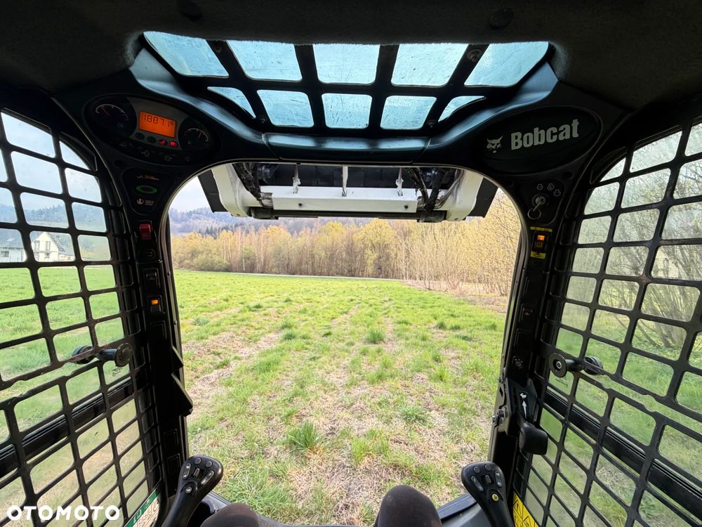 Bobcat S450 ładowarka 4x4 wózek terenowy. Łyżka. Pełne sterowanie z dżojstika jazda i praca. Aktualne serwisy DEKRA 2026r. Dokumentacja Pełna. Silnik Kubota 4cyl 55km. Maszyna Jak Nowa z Salonu! Pochodzi z Norweskiego Gospodarstwa! 2019 rok 1880 mtg! Zero luzów i wycieków. Bardzo mocna i wydajna maszyna o małych gabarytach! Idealna do stajni oraz Budownictwa. OKAZJA TANIO 3 wyjścia Hydrauliczne pod urządzenia!! - 29