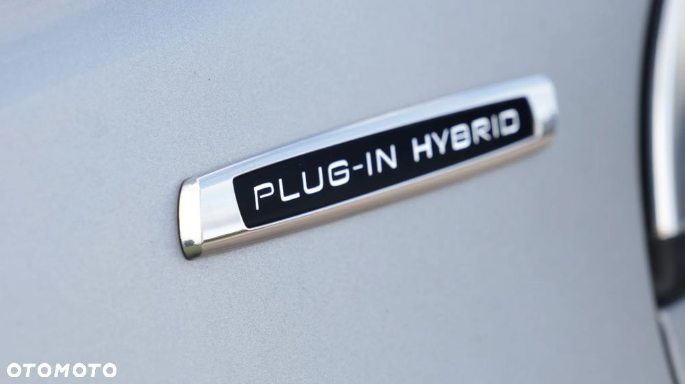 Volvo V60 D6 AWD Plug-in Hybrid R-Design Summum - 33