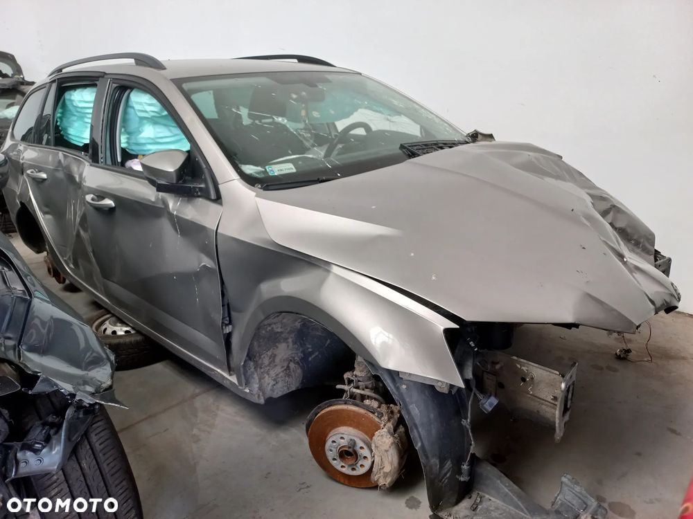 SKODA OCTAVIA III 3 z silnikiem 2.0 TDI 150km o oznaczeniu CRMB ze skrzynią manualną 6 - 3