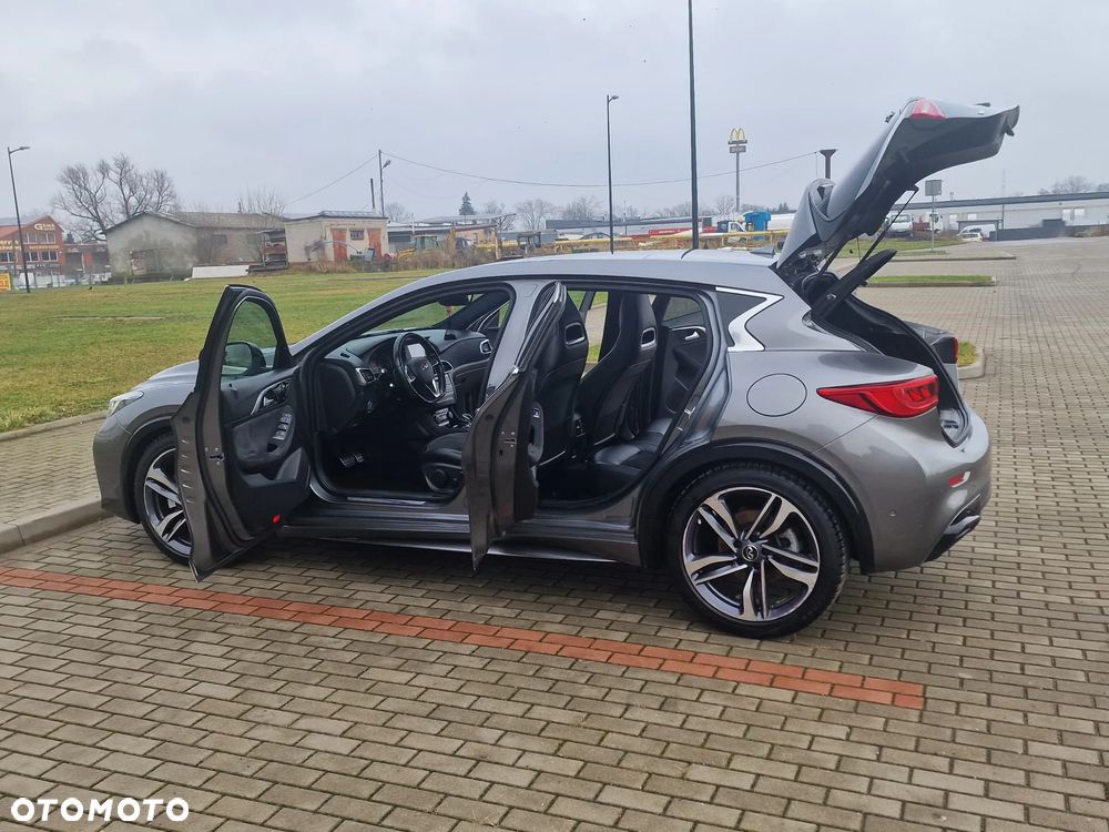 Infiniti Q30 2.2d DCT Premium Tech - 11