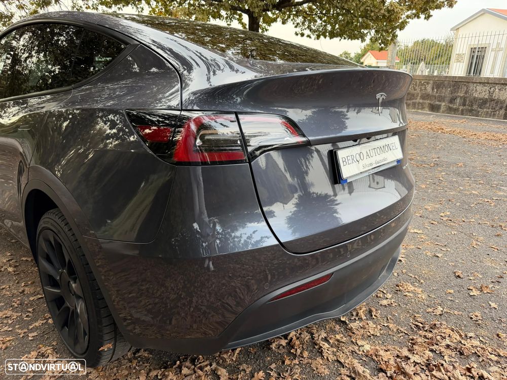 Tesla Model Y - 29