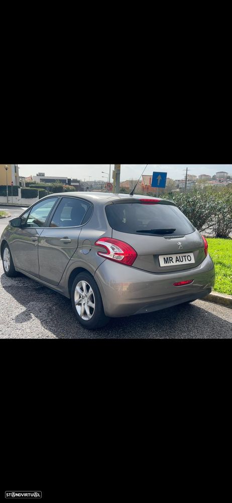 Peugeot 208 1.4 HDi SE Style - 26