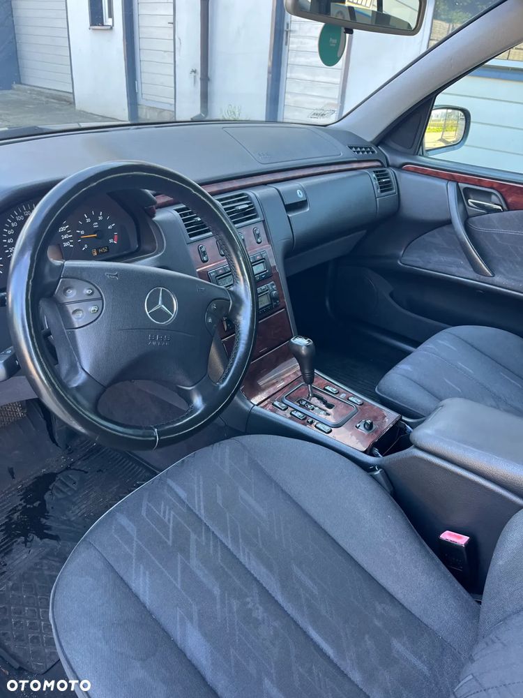 Mercedes-Benz Klasa E - 7