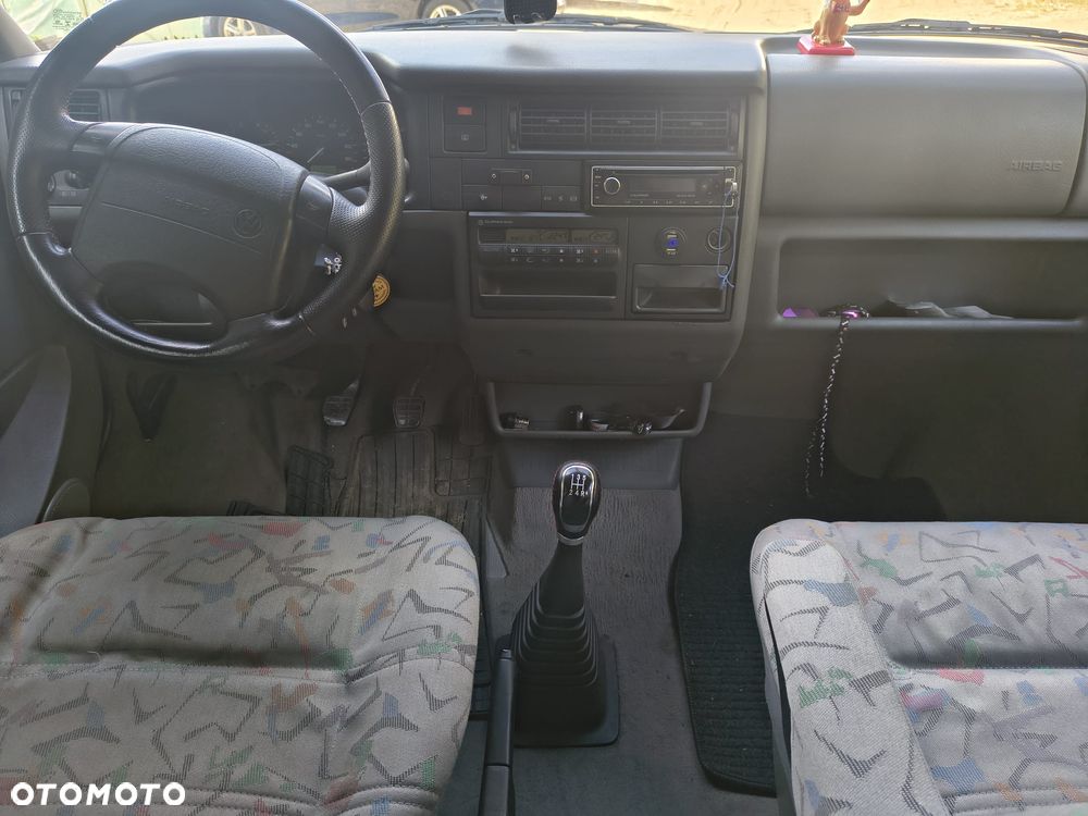 Volkswagen Multivan - 13