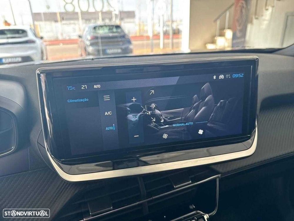 Peugeot 2008 1.2 PureTech Allure - 17