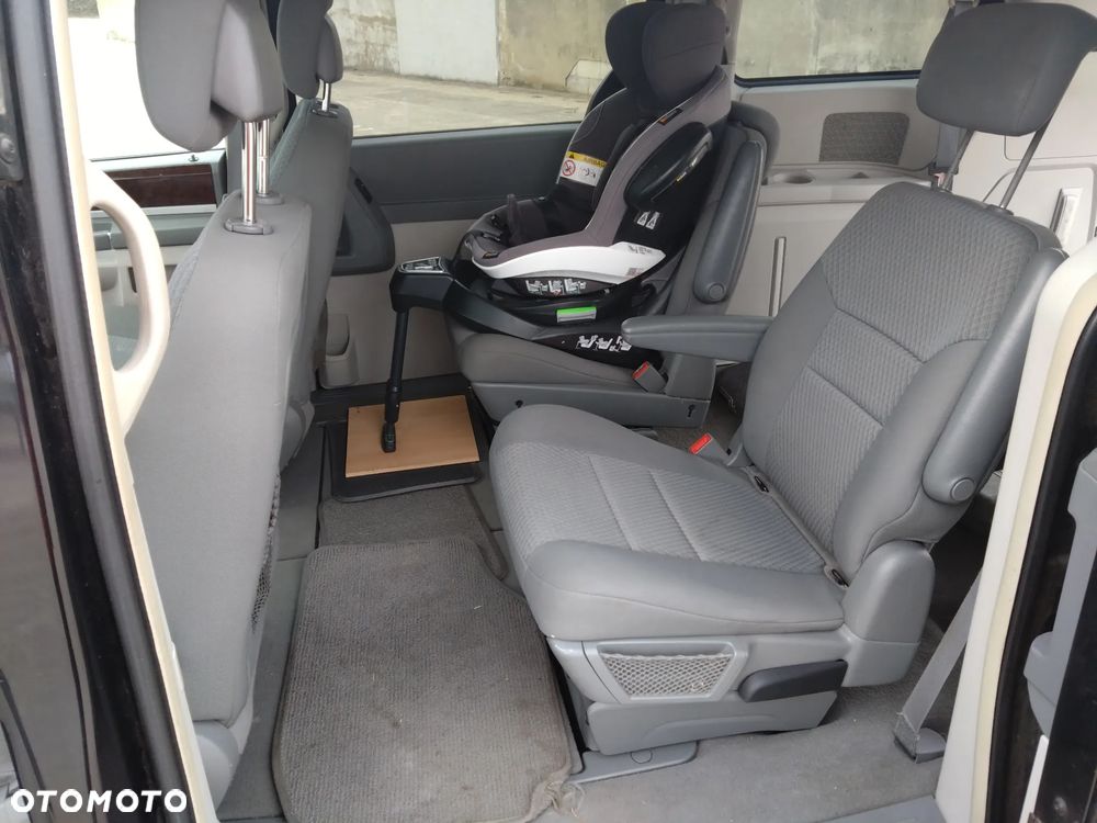 Chrysler Town & Country - 13