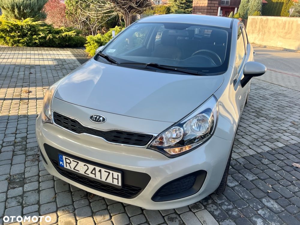 Kia Rio 1.4 L - 4