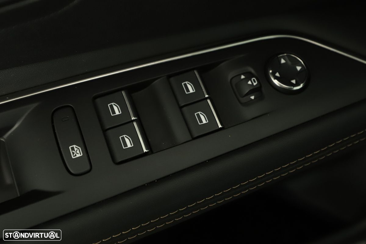 Peugeot 3008 1.2 PureTech GT EAT8 - 18
