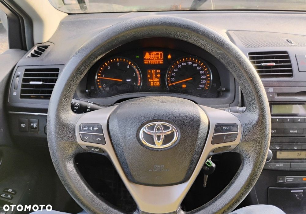 Toyota Avensis - 12