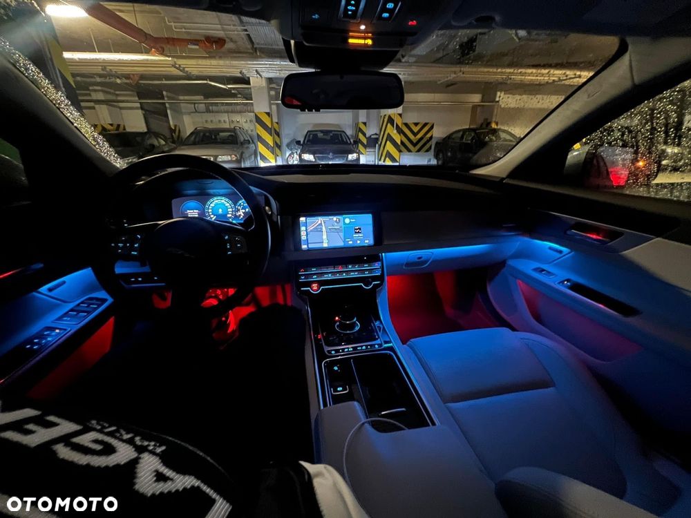 Jaguar XF 2.0 T R-Sport - 13