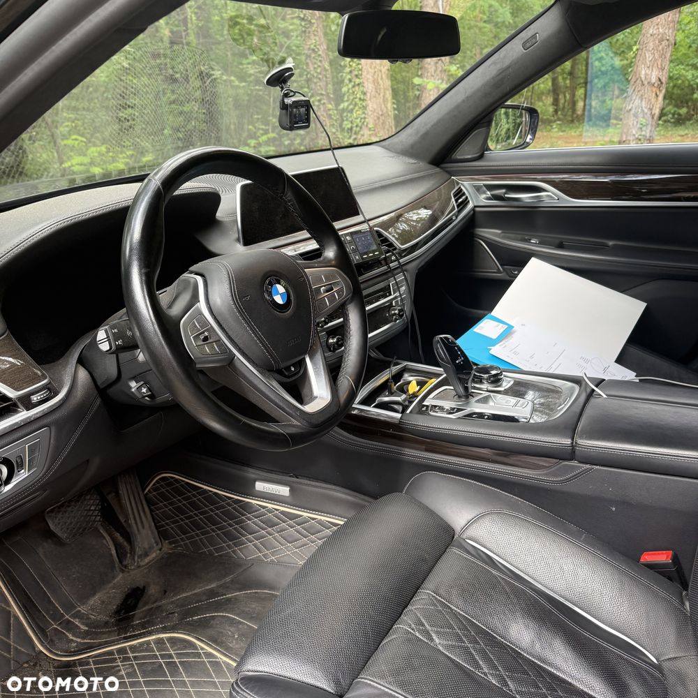 BMW Seria 7 740d xDrive - 9