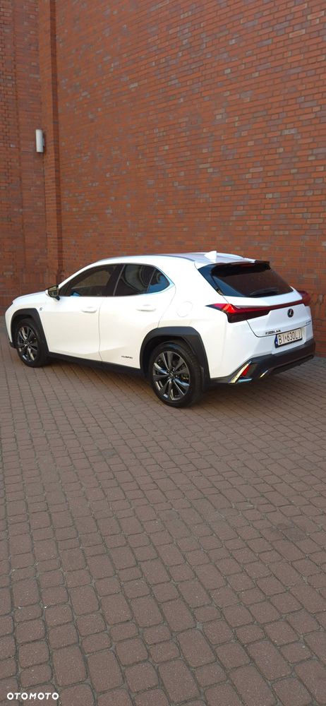 Lexus UX - 4