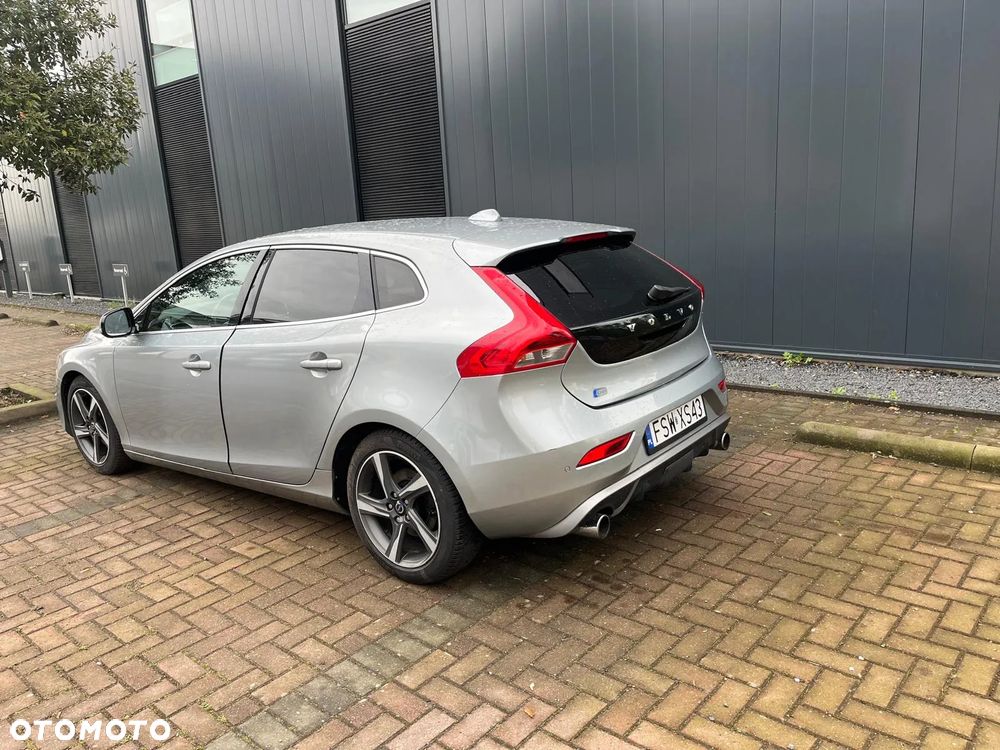 Volvo V40 D2 R-Design - 9