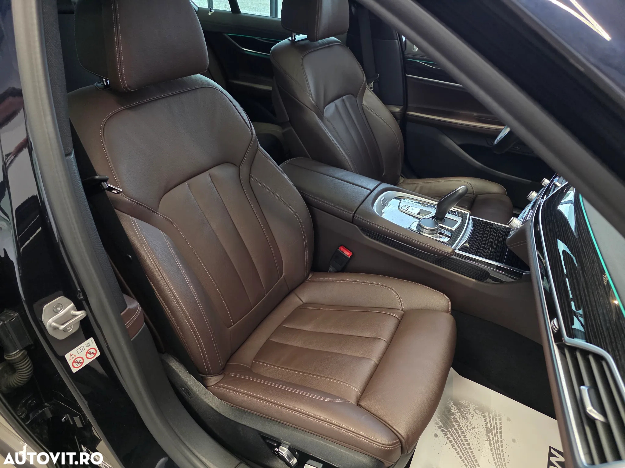 BMW Seria 7 730d xDrive MHEV - 11