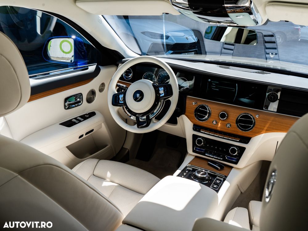 Rolls-Royce Ghost - 24