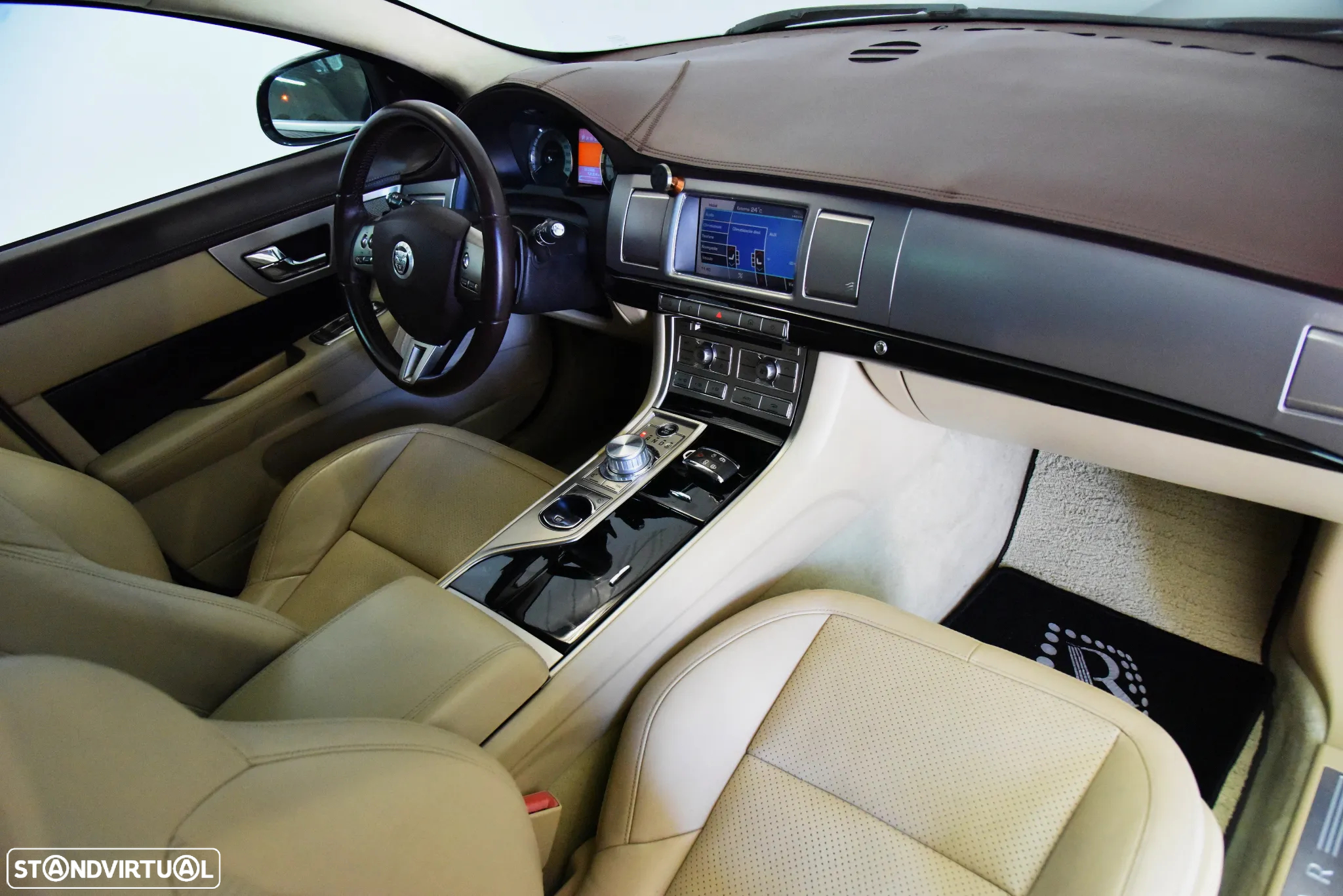 Jaguar XF 3.0 D V6 S Luxury - 33