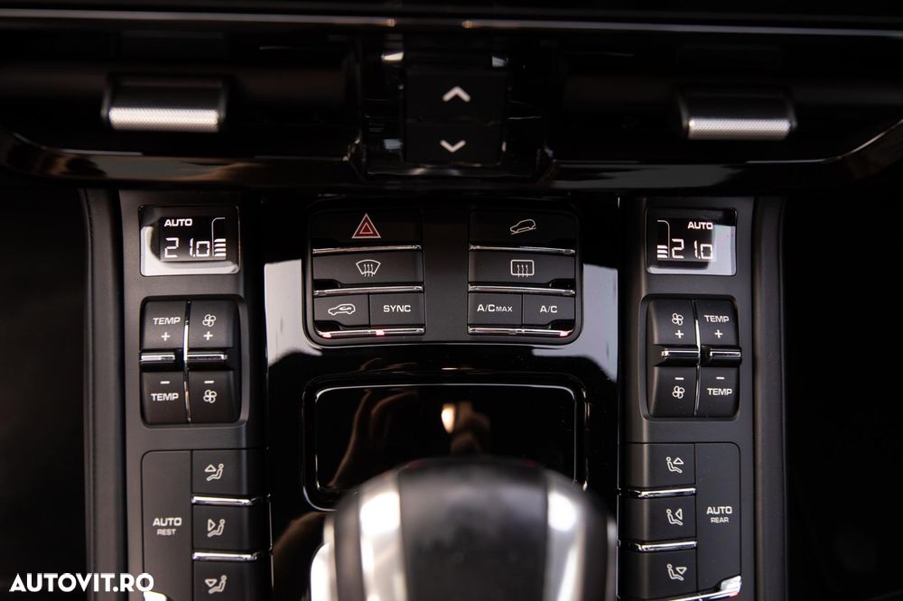 Porsche Cayenne - 22