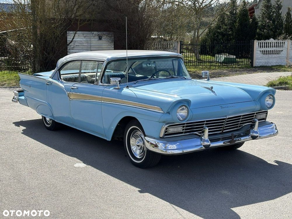 Ford Fairlane - 1