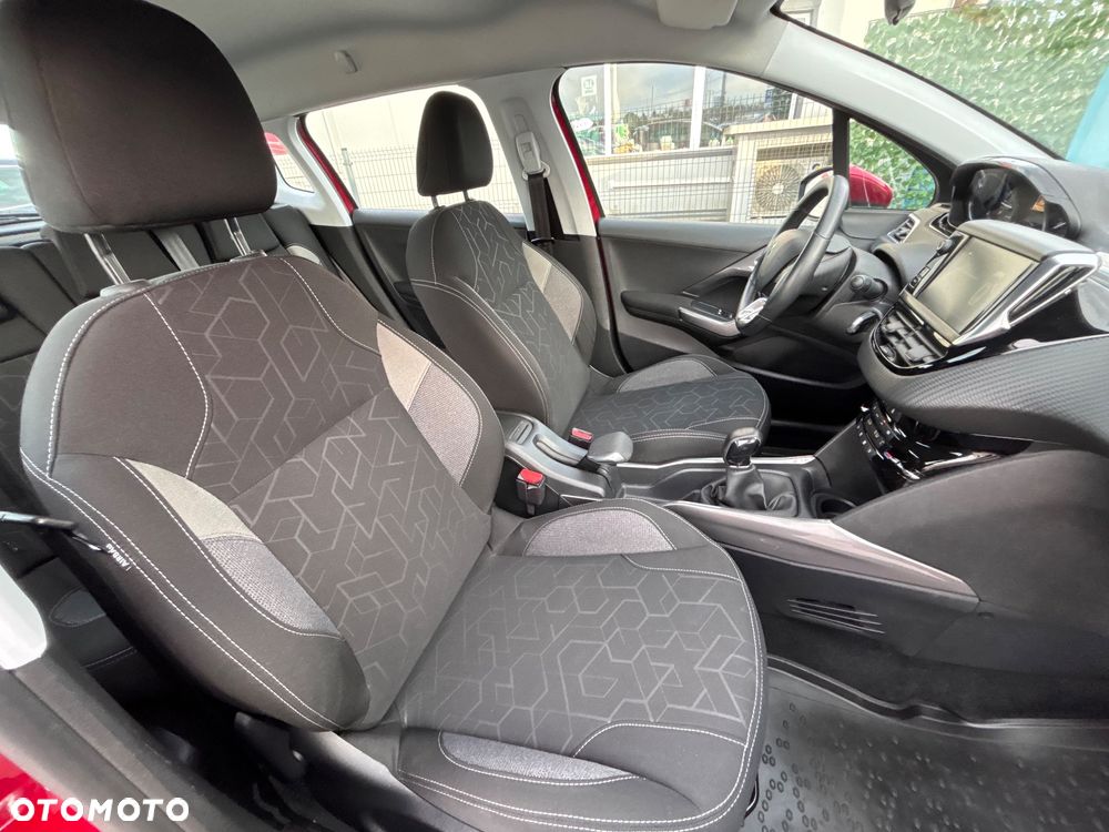 Peugeot 2008 1.2 Pure Tech Allure S&S - 25