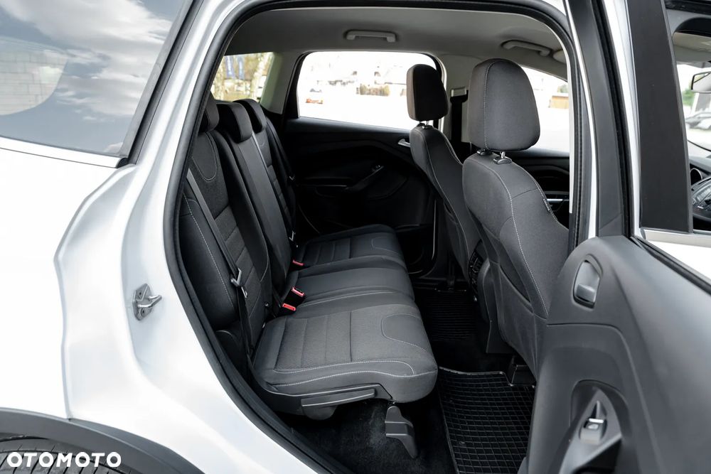 Ford Kuga 2.0 TDCi 2x4 Titanium - 22