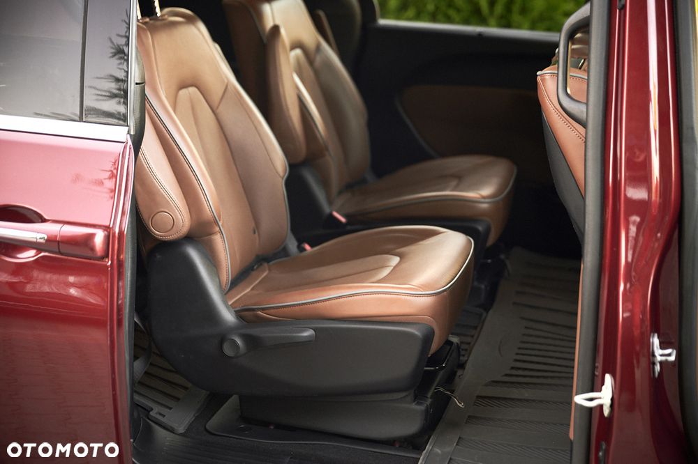 Chrysler Pacifica - 23