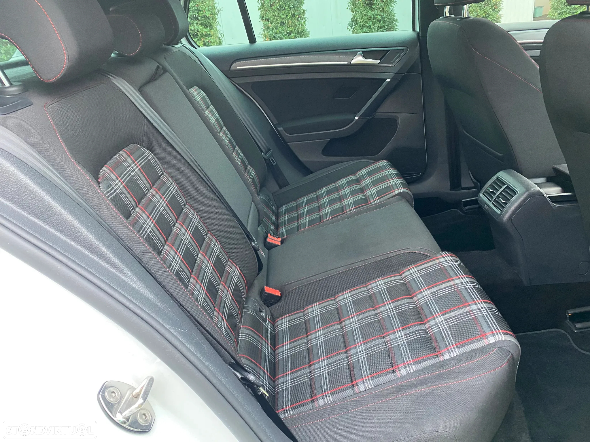 VW Golf 2.0 TSI GTI DSG Performance - 18