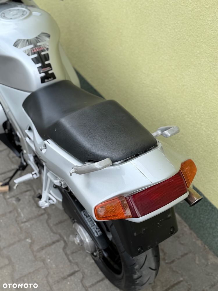Honda VFR - 19