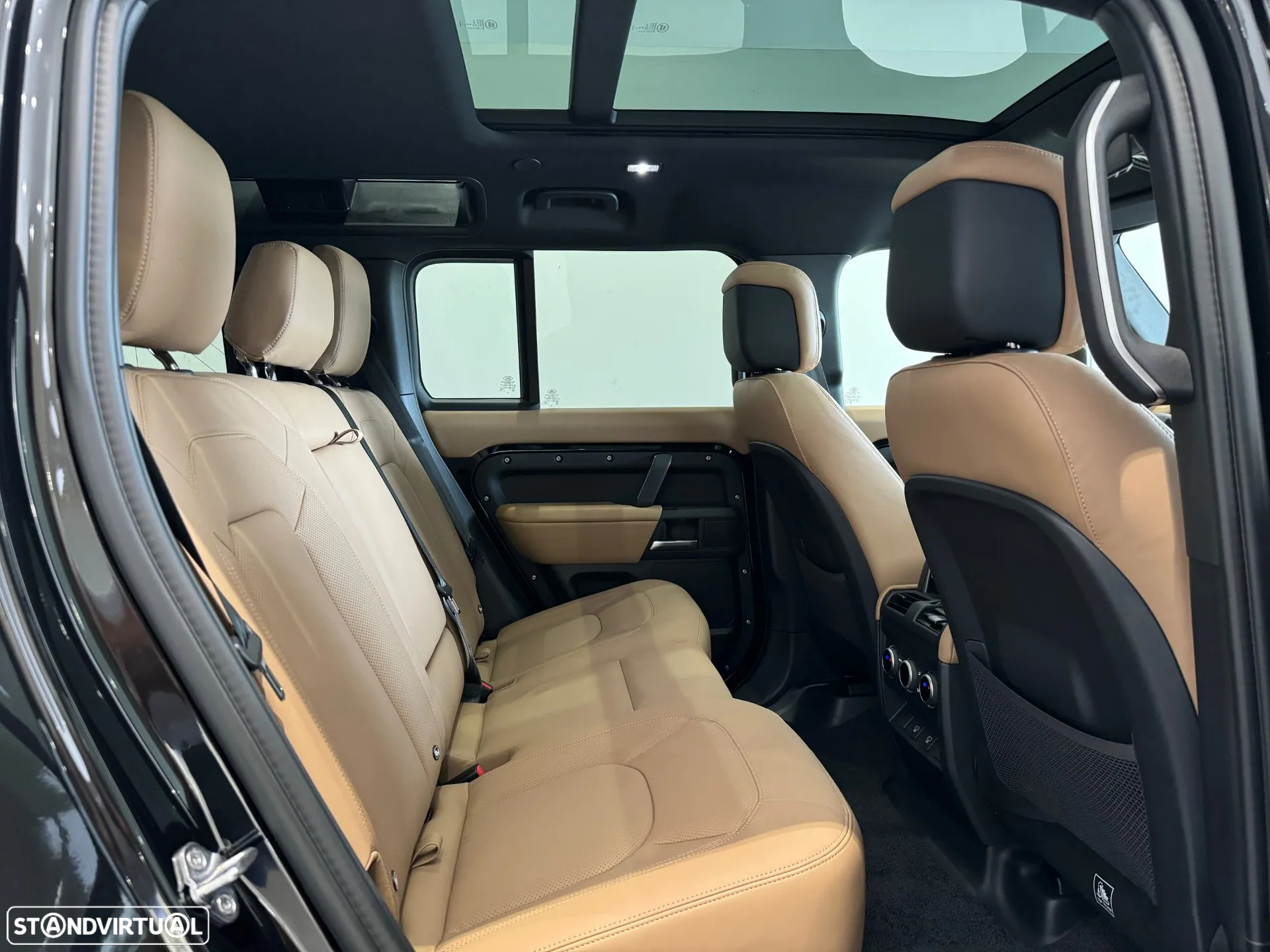 Land Rover Defender 2.0 Si4 110 AWD X-Dynamic SE - 9