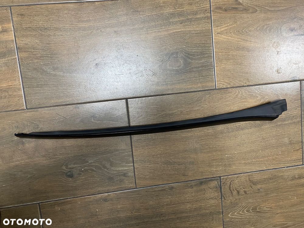 listwa uszczelka prawa szyby czołowej black Mercedes W205 A2056900282 ORG. - 1