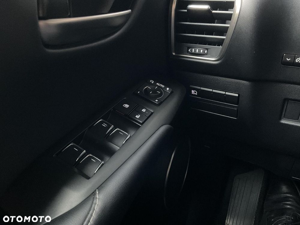 Lexus NX 300h Comfort AWD - 33