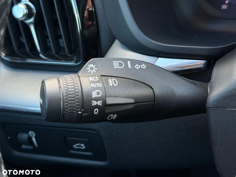 Volvo XC 60 B4 B Momentum - 13