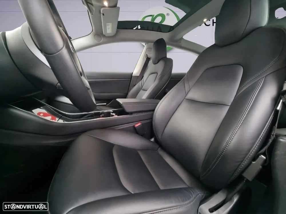 Tesla Model 3 - 8