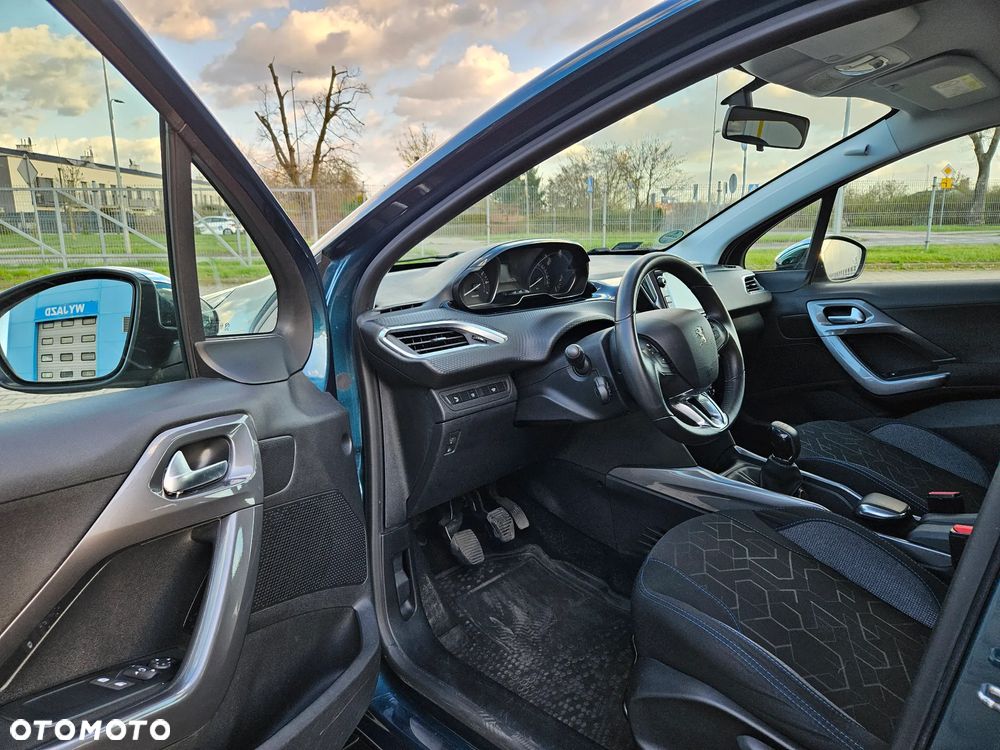 Peugeot 2008 1.2 Pure Tech Style S&S - 27