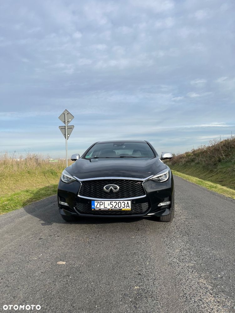 Infiniti Q30 1.6t DCT Sport City Black - 3