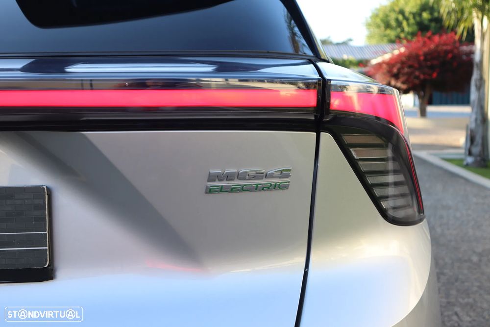 MG MG4 64 kWh Luxury - 8