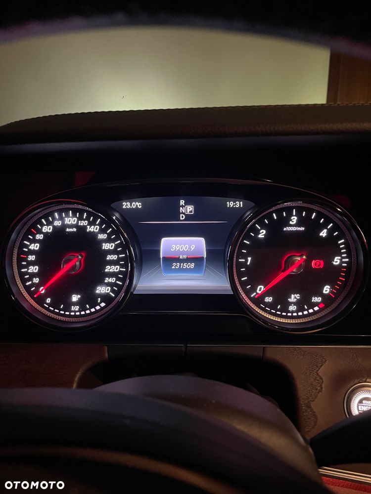 Mercedes-Benz Klasa E 220 d 9G-TRONIC - 13