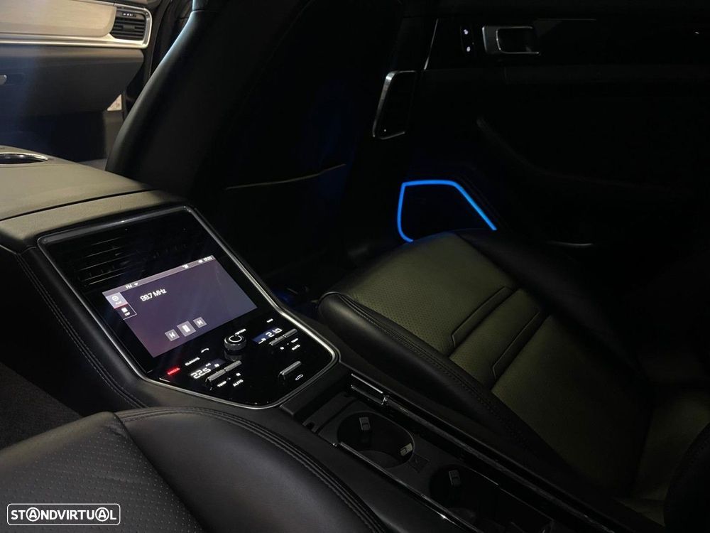 Porsche Panamera 4 E-Hybrid - 24