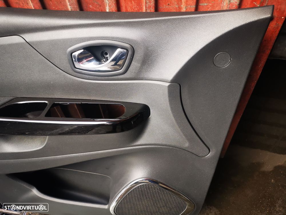 RENAULT CAPTUR FORRA / QUARTELA PORTA FRENTE ESQUERDA - FP021 - 2