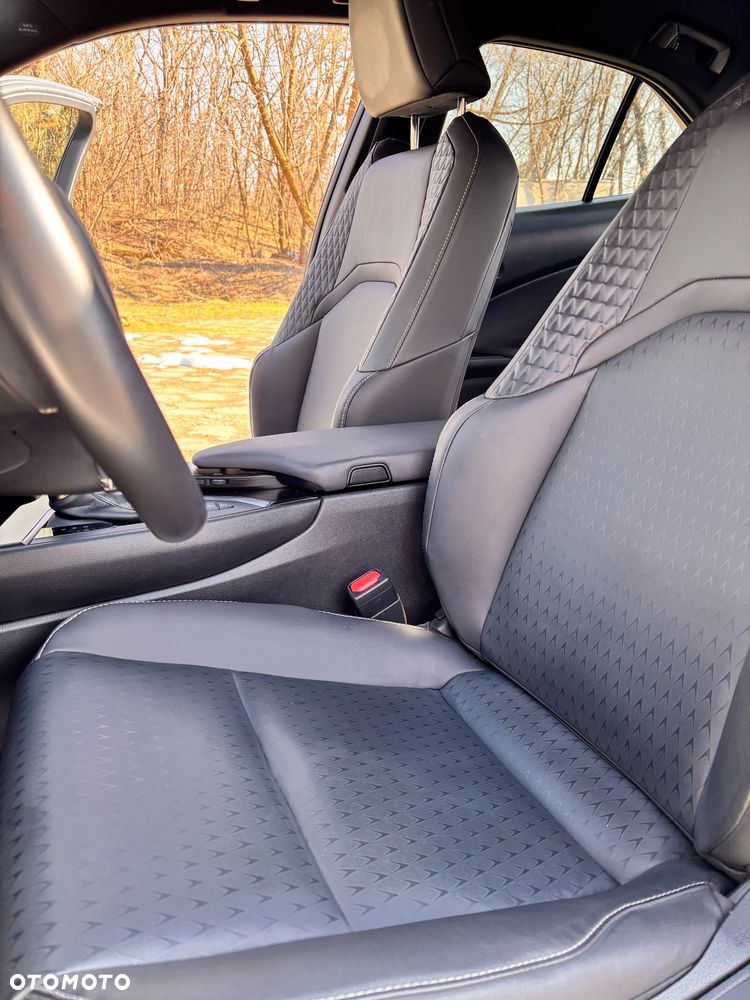 Lexus UX - 7
