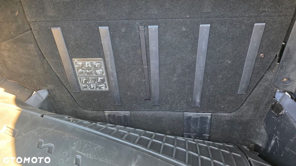 Mitsubishi Outlander - 25