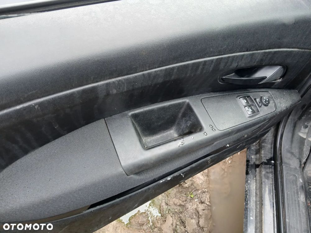 FIAT GRANDE PUNTO 649  fotel fotele kanapa deska kokpit podsufitka boczek boczki klamka - 3