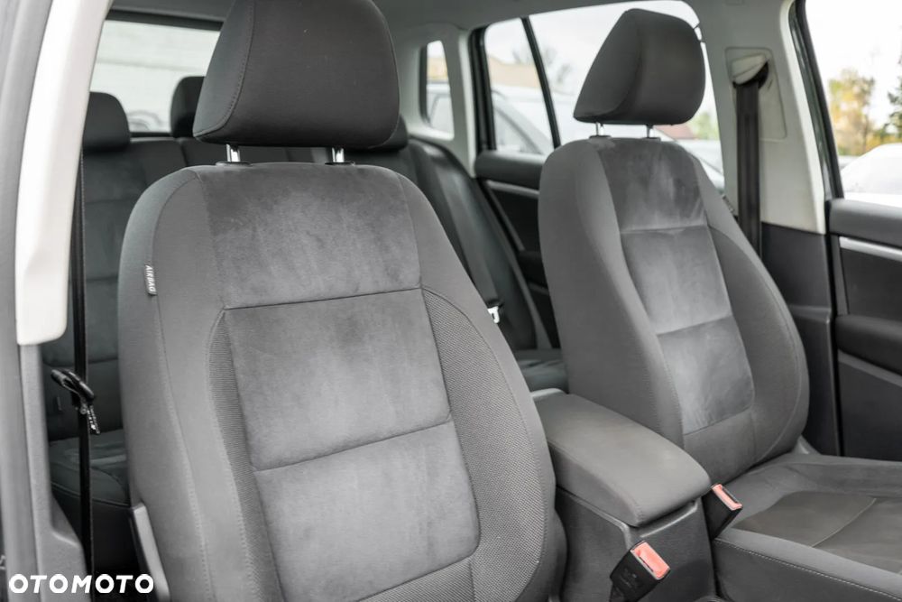 Volkswagen Tiguan 2.0 TDI DPF 4Motion BlueMotion Technology Track & Style Lounge - 34