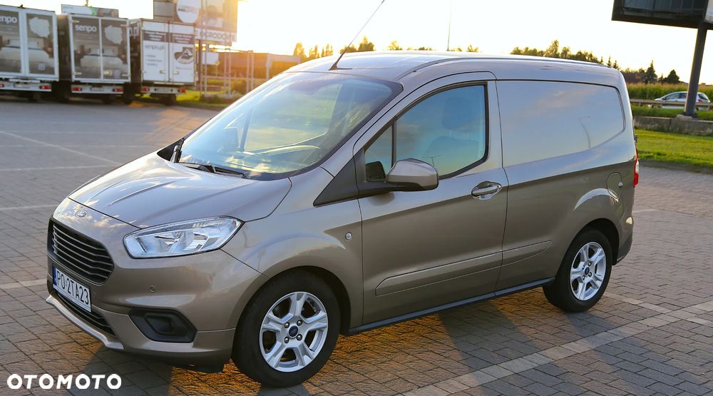 Ford Transit Courier - 15
