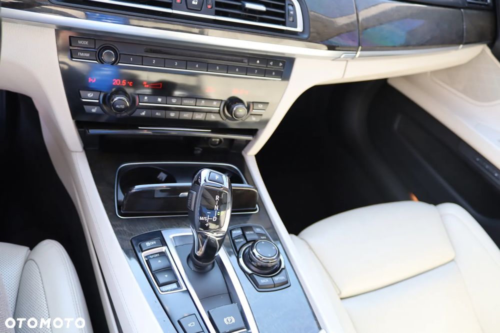 BMW Seria 7 750Li - 16