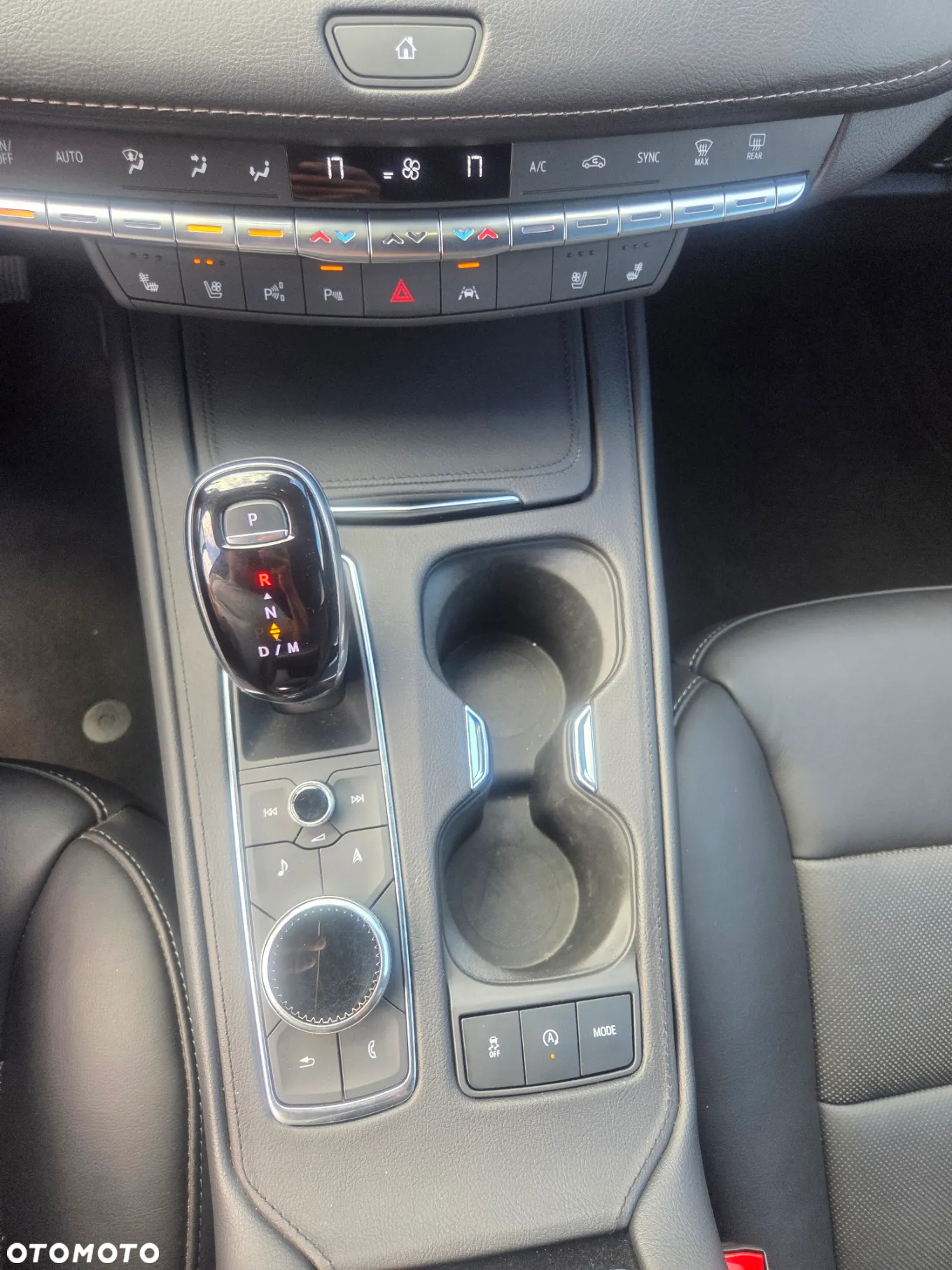 Cadillac XT4 350T AWD Premium Luxury - 17