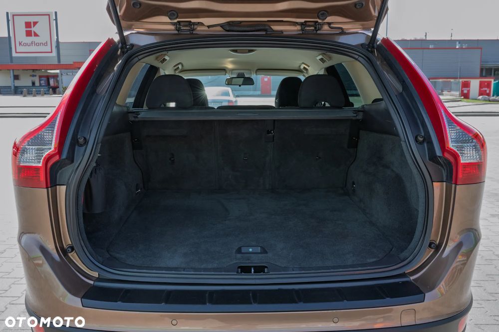 Volvo XC 60 D4 AWD Momentum - 8
