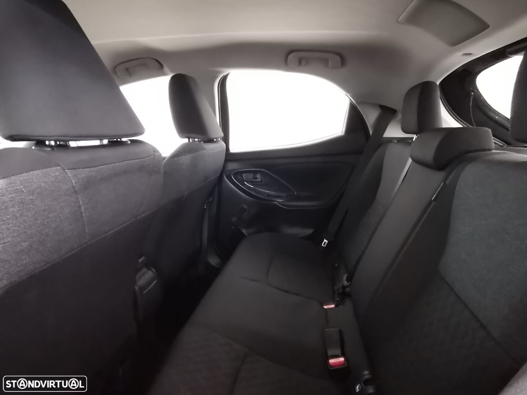 Toyota Yaris 1.5 HDF Comfort Plus - 12
