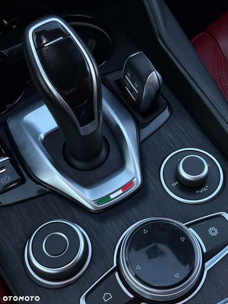 Alfa Romeo Giulia 2.0 Turbo Veloce - 9