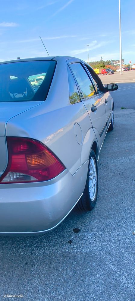Ford Focus 1.6 Ghia - 1