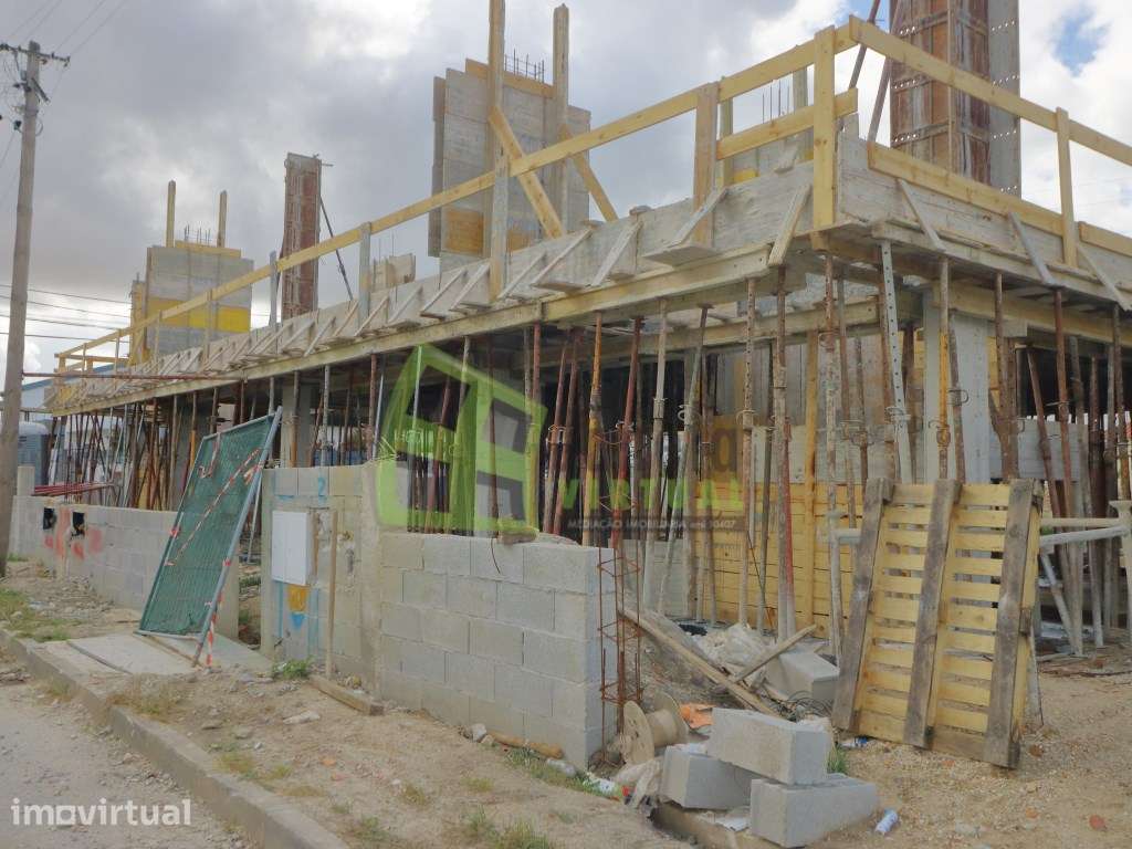 Moradia Geminada T4 com Piscina | Quinta das Laranjeiras, Fernão Ferro - Grande imagem: 4/19